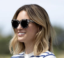 Center Stage Sunglasses in Grey Tortoise